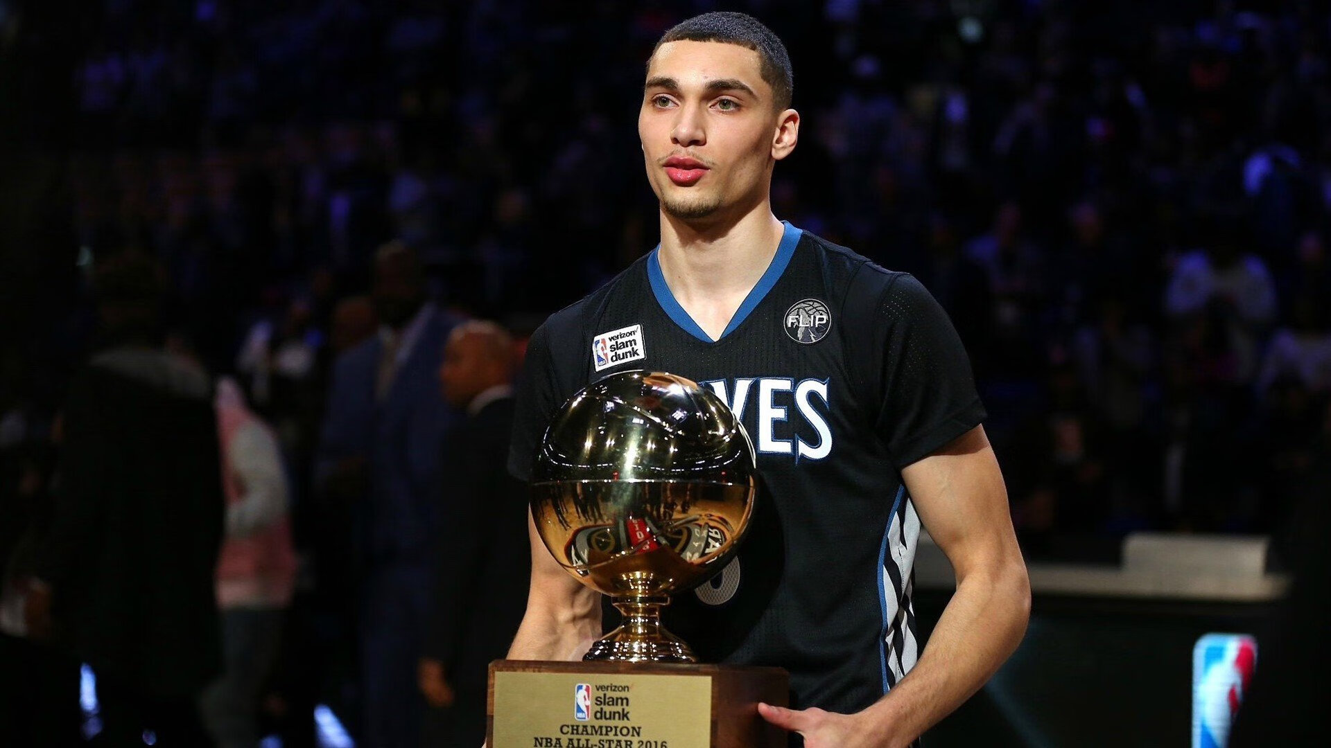 2026年职业拳王统一战 亿万瞩目金腰带之争分出胜负